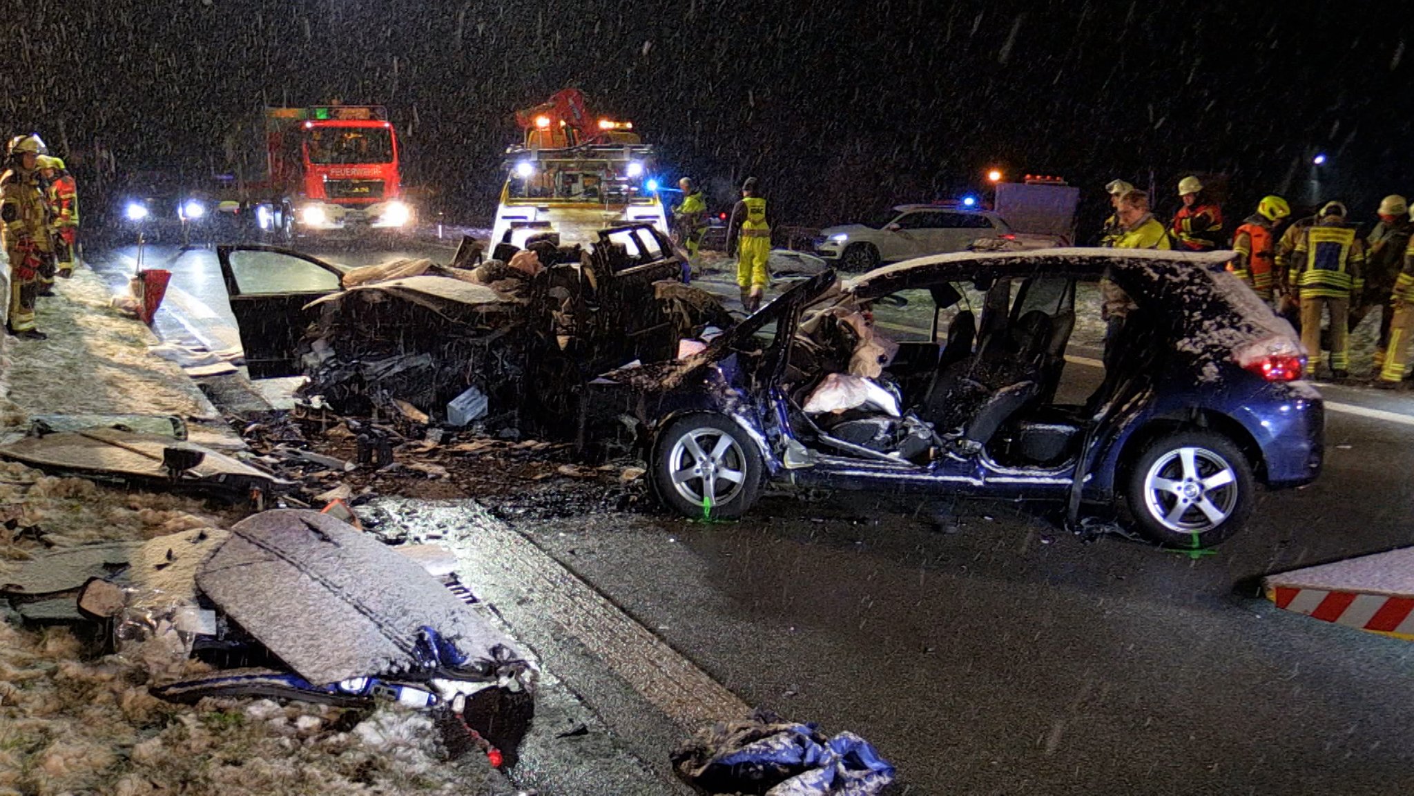 Die Unfallautos auf der B85 bei Cham-West