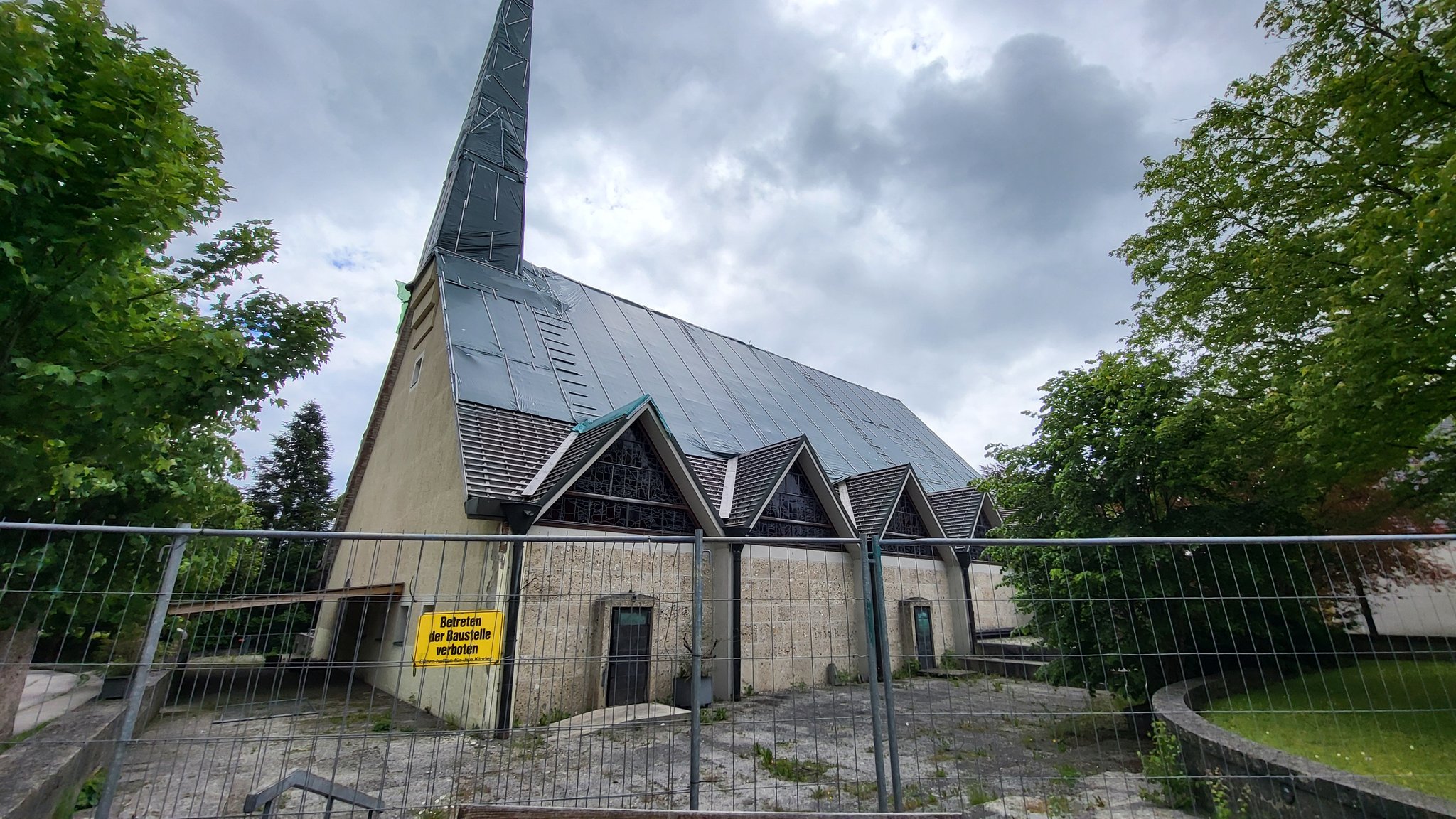 Die Kirche Sankt Benedikt in Schäftlarn-Ebenhausen.