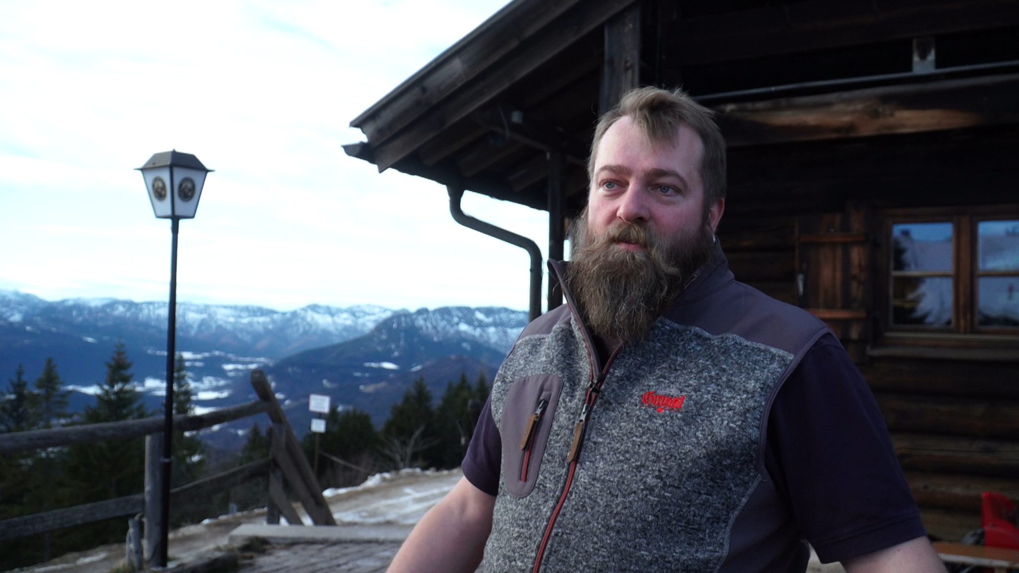 Rossfeld-Skihüttenwirt Christoph Planck ärgert sich über die Schnee-Drifter: Ihr gefährliches Hobby ist für ihn geschäftsschädigend.