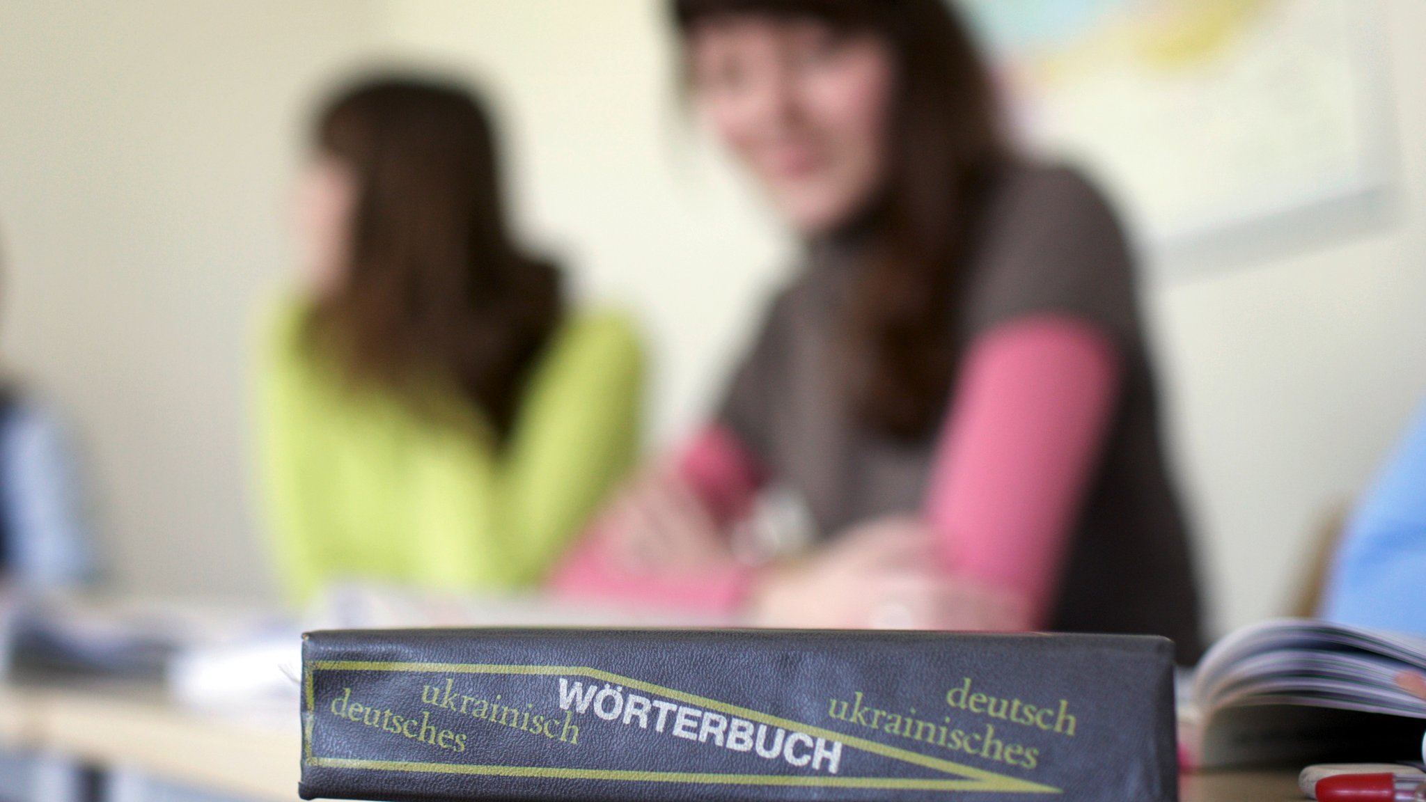 Deutschkurs für Ukrainerinnen und Ukrainer. | Bild: picture alliance / photothek | Thomas Koehler Deutschkurs für Ukrainerinnen und Ukrainer.