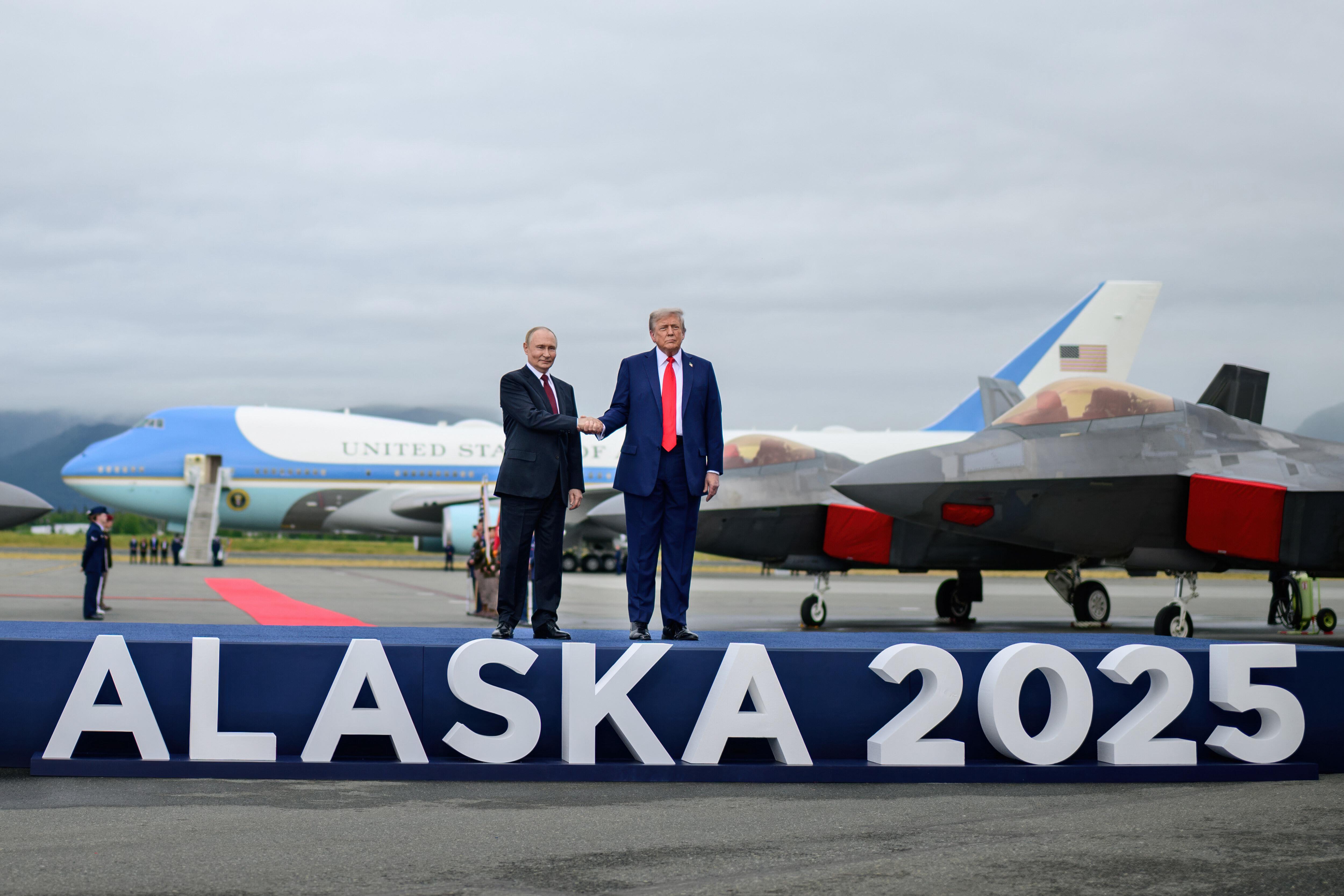 US-Präsident Donald Trump und der russische Machthaber Wladimir Putin in Alaska.