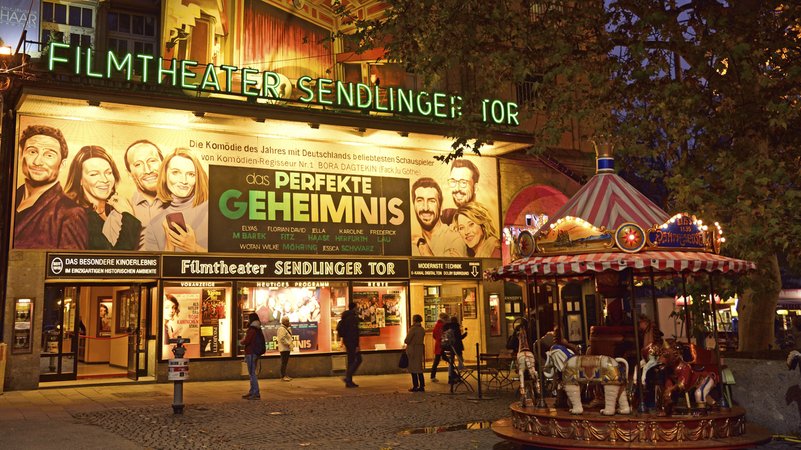 Archivbild: Das "Filmtheater am Sendlinger Tor". | Bild: picture alliance / imageBROKER | McPHOTO / Rainer Waldkirch Archivbild: Das "Filmtheater am Sendlinger Tor".