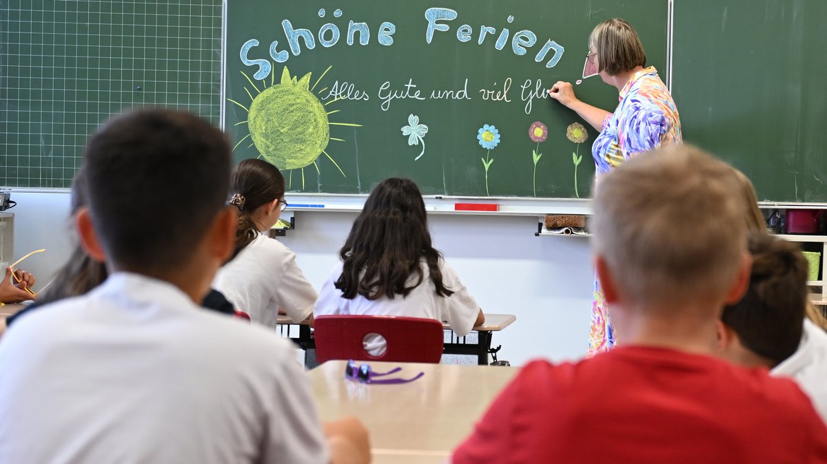 Streit um Sommerferienstart: Macht Bayern bald früher Urlaub?