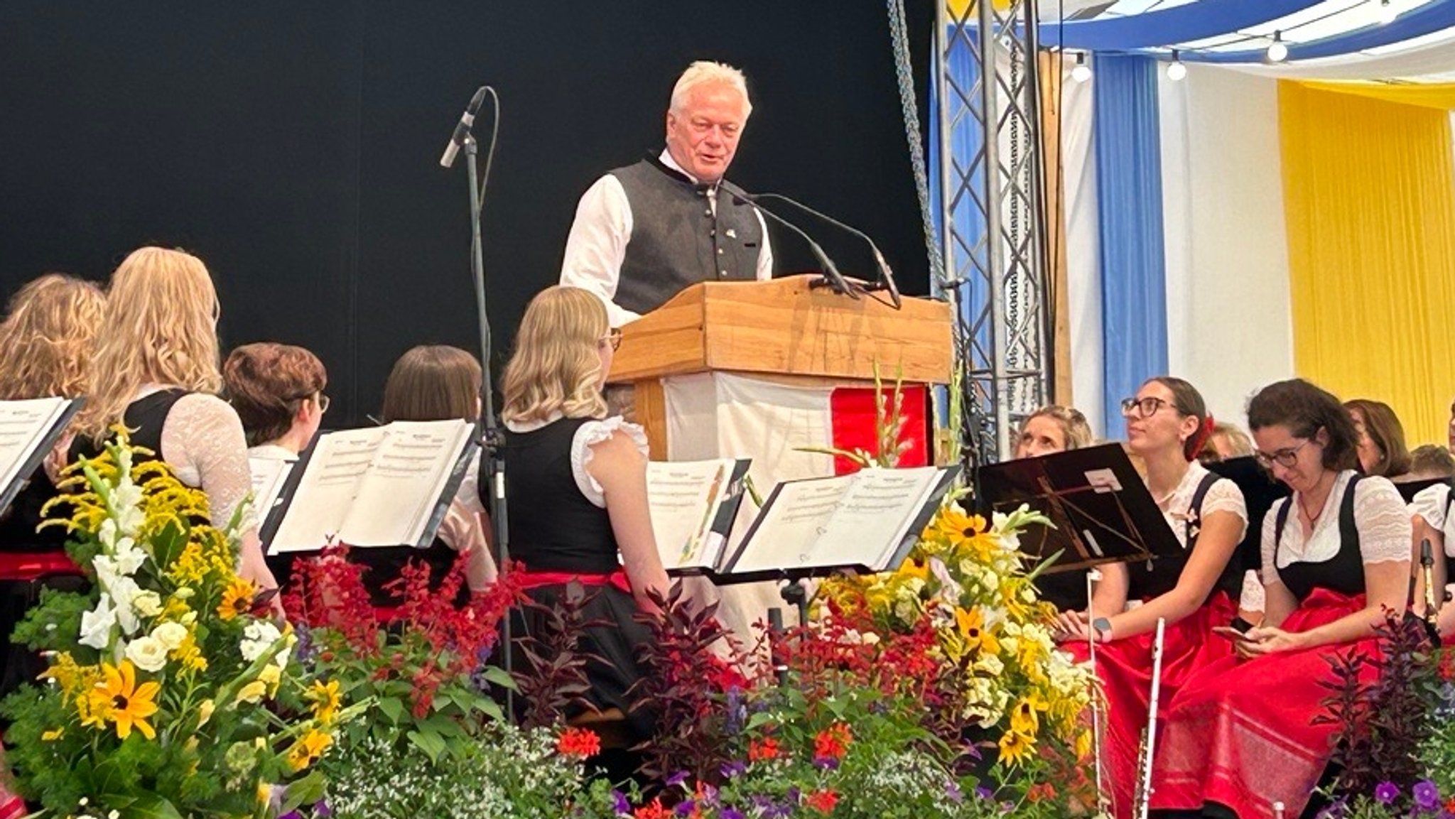 Alois Rainer am Rednerpult | Bild: BR/Corinna Ballweg Alois Rainer am Rednerpult