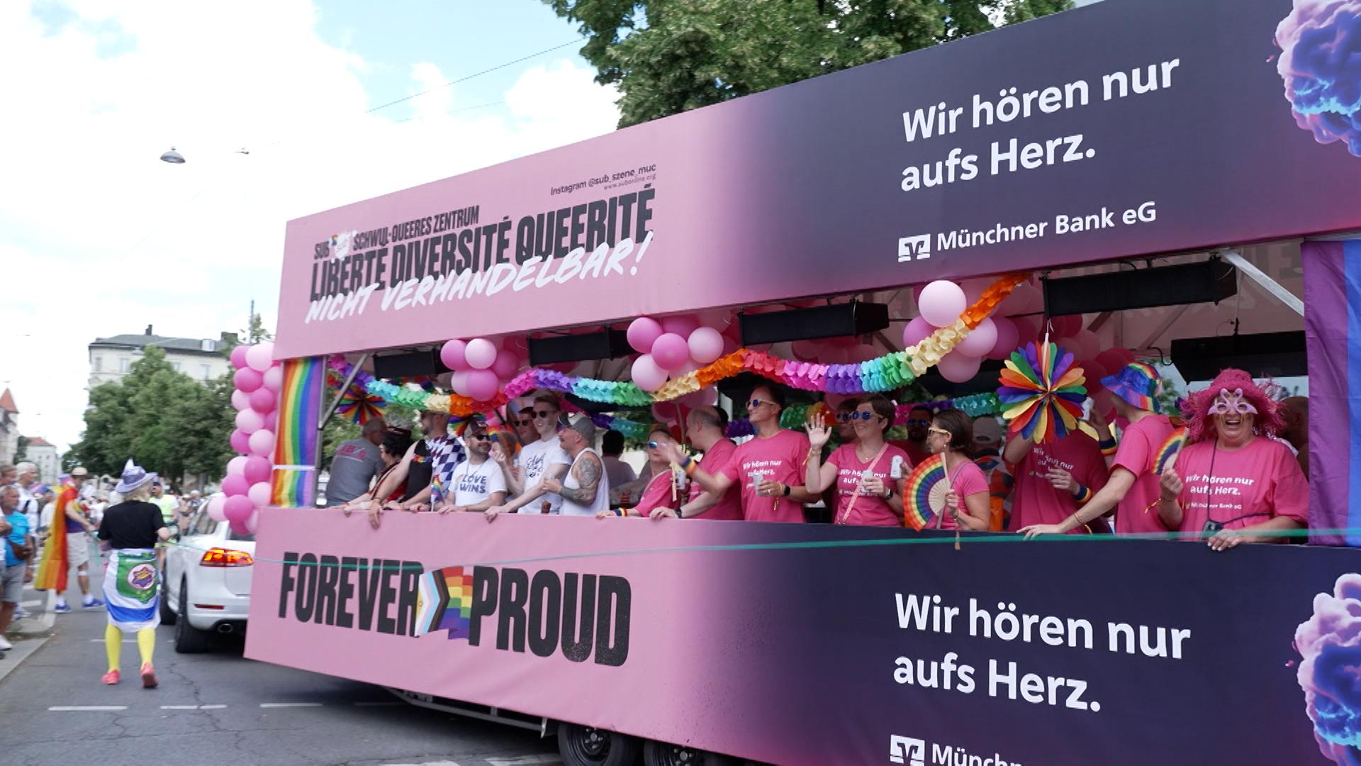 Hunderttausende Menschen sind zum Münchner Christopher Street Day auf die Straße gegangen.