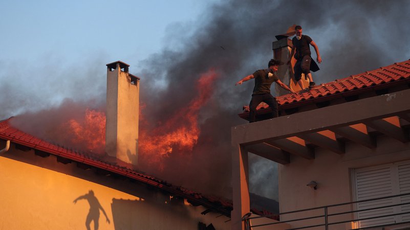 Nach heißen und trockenen Tagen wüten in Griechenland zurzeit zahlreiche Waldbrände. | Bild: REUTERS/Alkis Konstantinidis Nach heißen und trockenen Tagen wüten in Griechenland zurzeit zahlreiche Waldbrände.