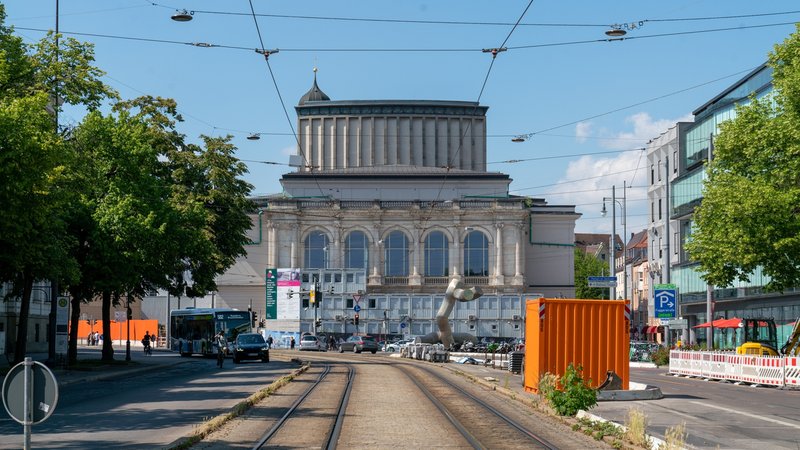 Staatstheater Augsburg Anfang Juni 2023: Das Staatstheater mitten in Augsburg ist seit Jahren eine millionenschwere Großbaustelle. 