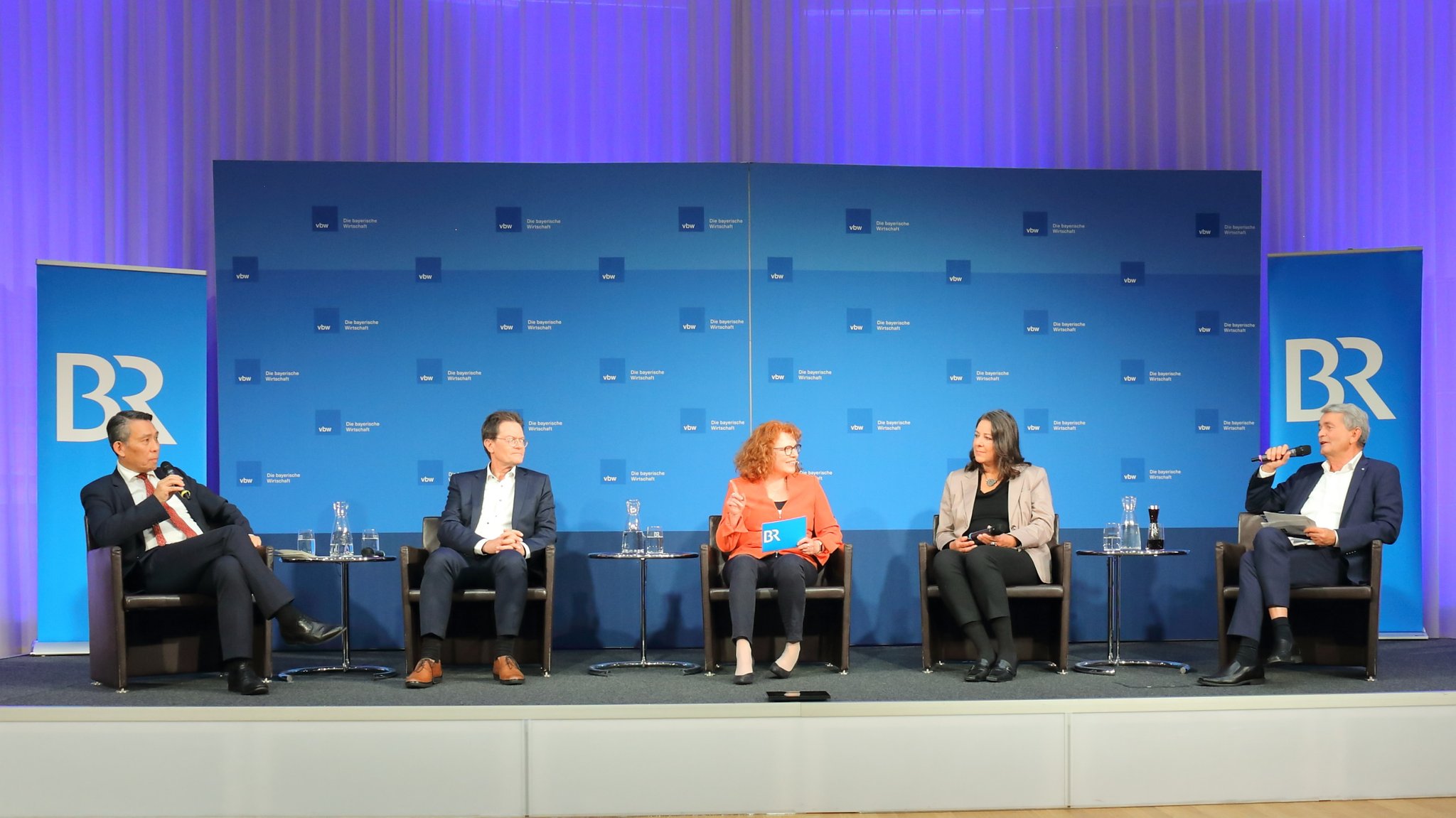 v.l.n.r. Prof. Dr. Xuewu Gu, Uni Bonn, Wilfried Breuer, Maschinenfabrik Reinhausen, Christine Bergmann, BR, Dr. Saskia Hieber, Akademie für Politische Bildung in Tutzing, Bertram Brossardt, vbw