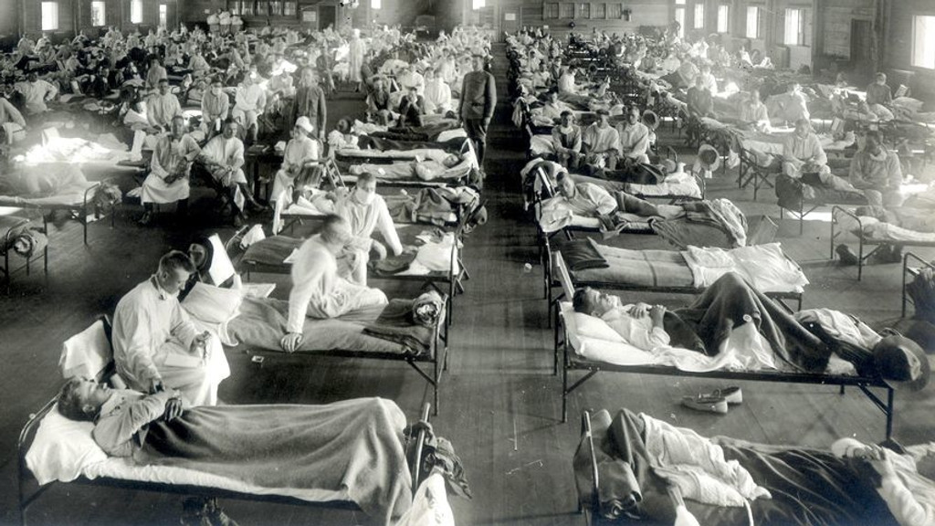 Patienten, die an der Spanischen Grippe (Influenza-Pandemie) erkrankt sind, liegen in einem Notfallkrankenhaus im Camp Funston der Militärbasis Fort Riley in Kansas, USA.