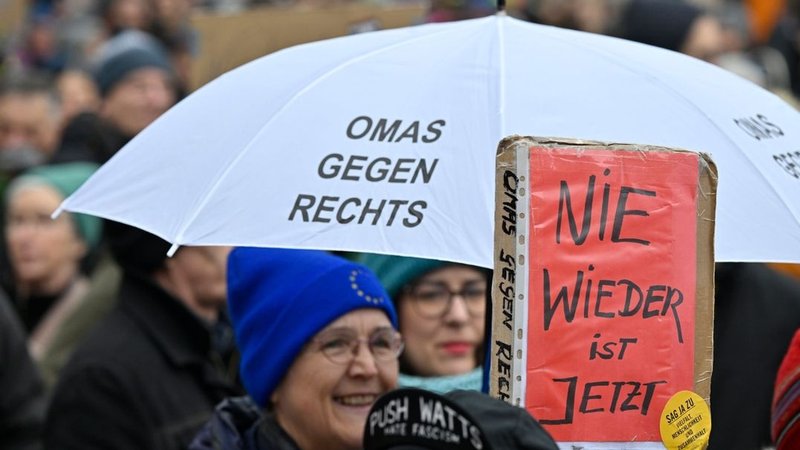 Demos gegen Rechtsextremismus im Vorfeld der Bundestagswahl | Bild: dpa-Bildfunk/Uwe Lein Demos gegen Rechtsextremismus im Vorfeld der Bundestagswahl