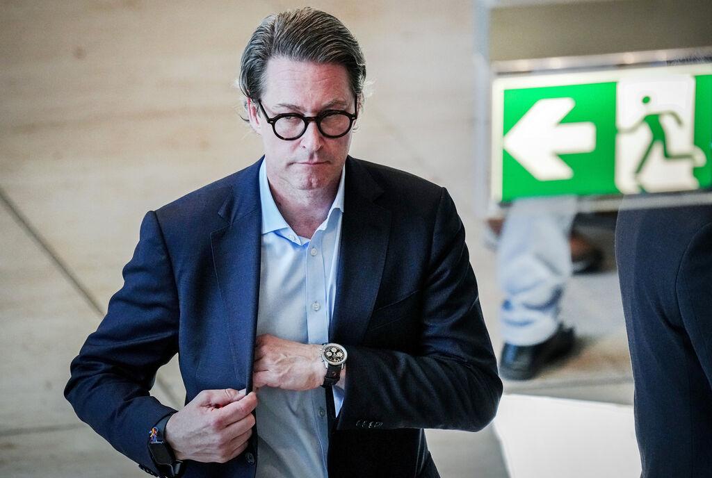 ARCHIV - 07.07.2023, Berlin: Andreas Scheuer, CSU-Bundestagsabgeordneter und ehemaliger Bundesverkehrsminister, kommt am Rande der Sitzung des Bundestags zu einer Abstimmung. Scheuer will bei der nächsten Bundestagswahl nicht mehr antreten. (zu dpa: «Ex-Verkehrsminister Scheuer legt Bundestagsmandat nieder») Foto: Kay Nietfeld/dpa +++ dpa-Bildfunk +++