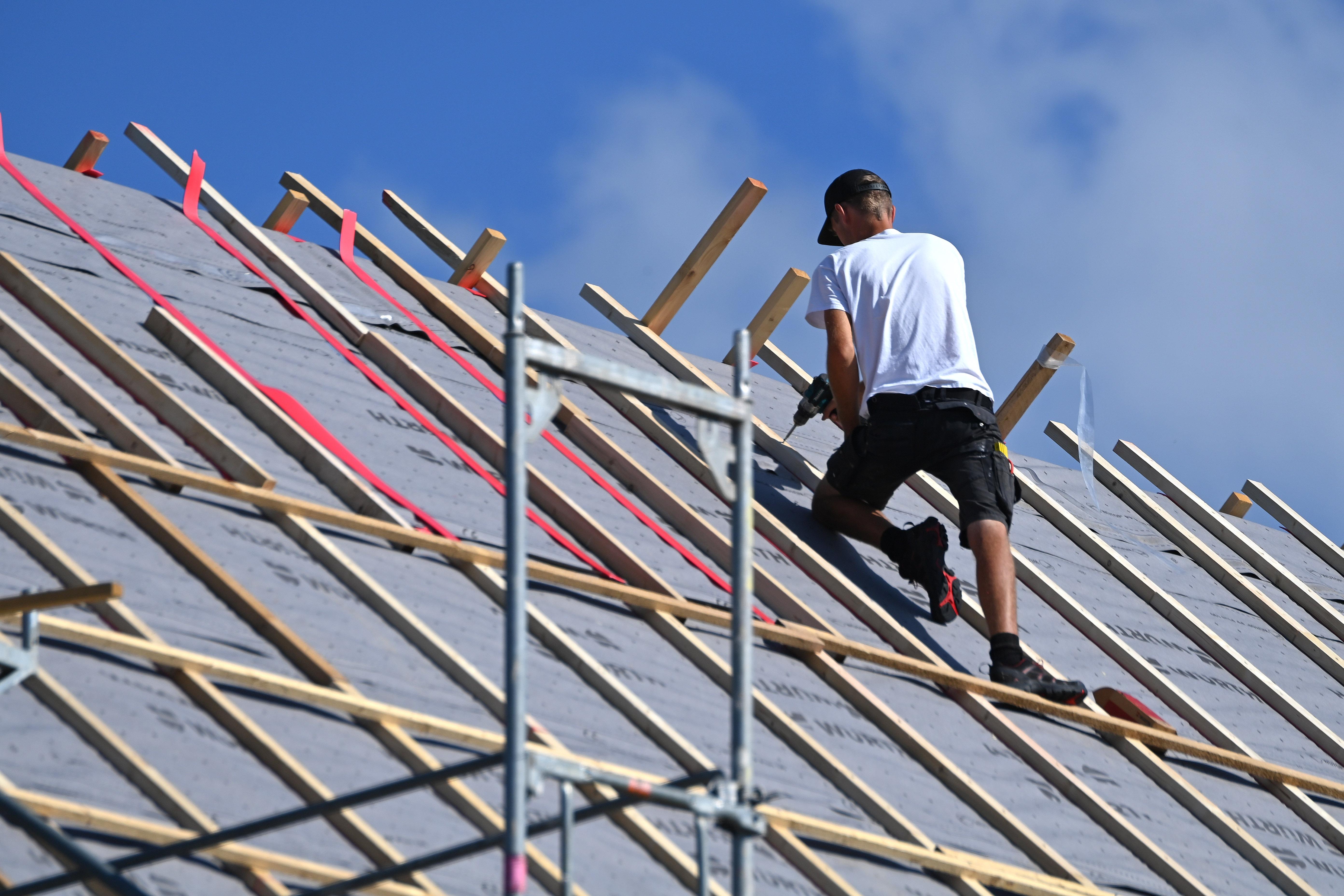 In der Industrie und im Baugewerbe rechnet das IAB mit Rückgängen in der Beschäftigung. 