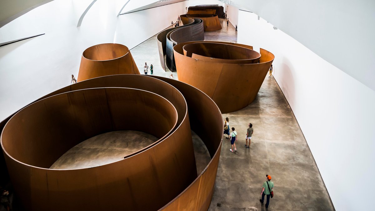 Eine Arbeit des Bildhauers Richard Serra im Guggenheim Museum in Bilbao.