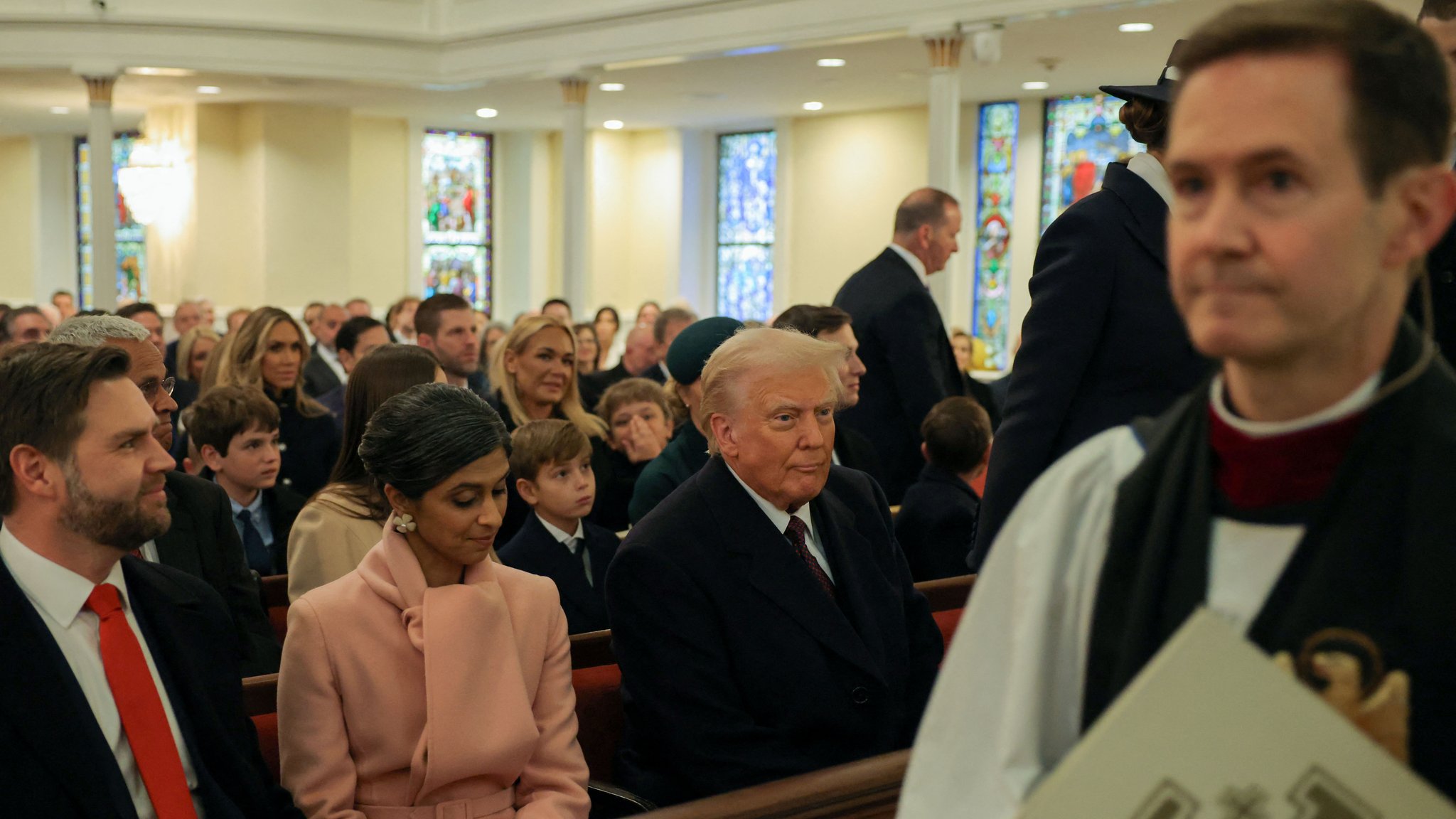 Wenige Stunden vor seiner Vereidigung als 47. Präsident der Vereinigten Staaten ist Donald Trump am Montagmorgen (Ortszeit) zu einem Gottesdienst in Washington eingetroffen