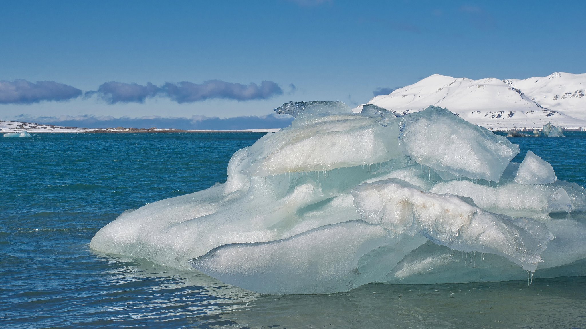 Eisscholle, Arktis, blauer Himmel