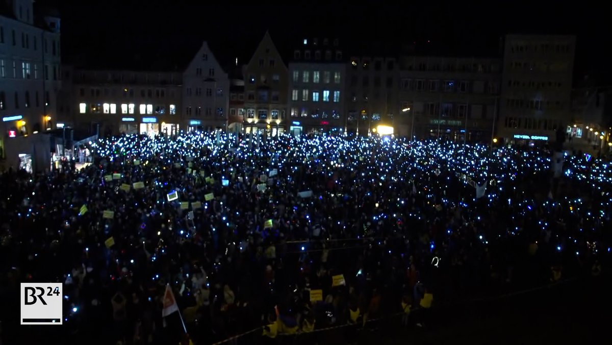 Lichtermeer und Menschenkette: Tausende gegen Rechtsextremismus