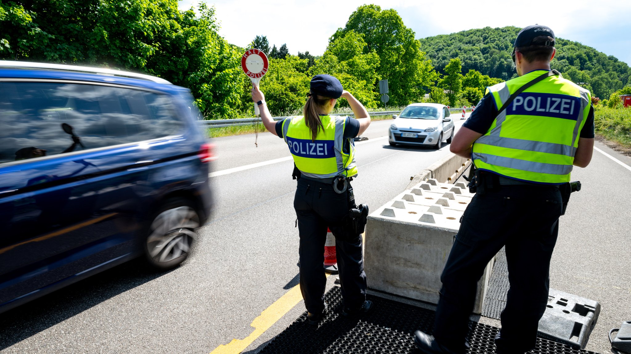 Bundespolizei bei Grenzkontrollen | Bild: picture alliance / Eibner-Pressefoto/Florian Wiegand Bundespolizei bei Grenzkontrollen