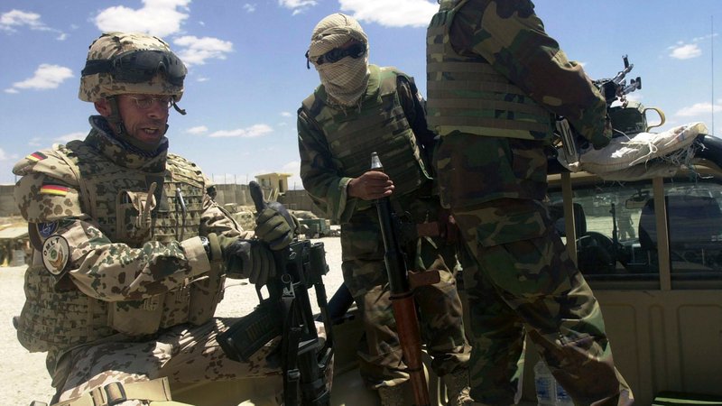 Deutscher Bundeswehr-Soldat in Afghanistan. (Archivbild) | Bild: pa/dpa/Eltaf Najafizada Deutscher Bundeswehr-Soldat in Afghanistan. (Archivbild)