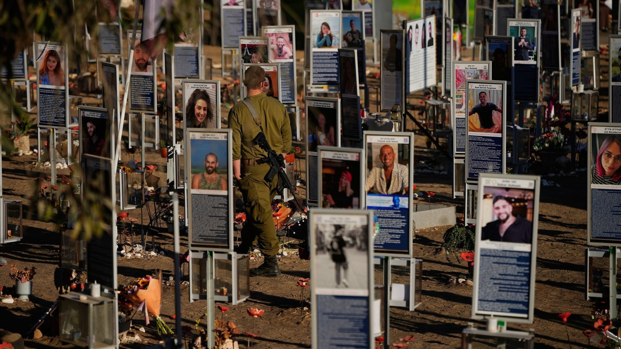 Drei Jahre nach dem Massaker der Hamas im Süden Israels gedenkt das Land der Opfer des Terrorangriffs. | Bild: Jahrestag der Angriffe auf Israel am 7. Oktober Drei Jahre nach dem Massaker der Hamas im Süden Israels gedenkt das Land der Opfer des Terrorangriffs.