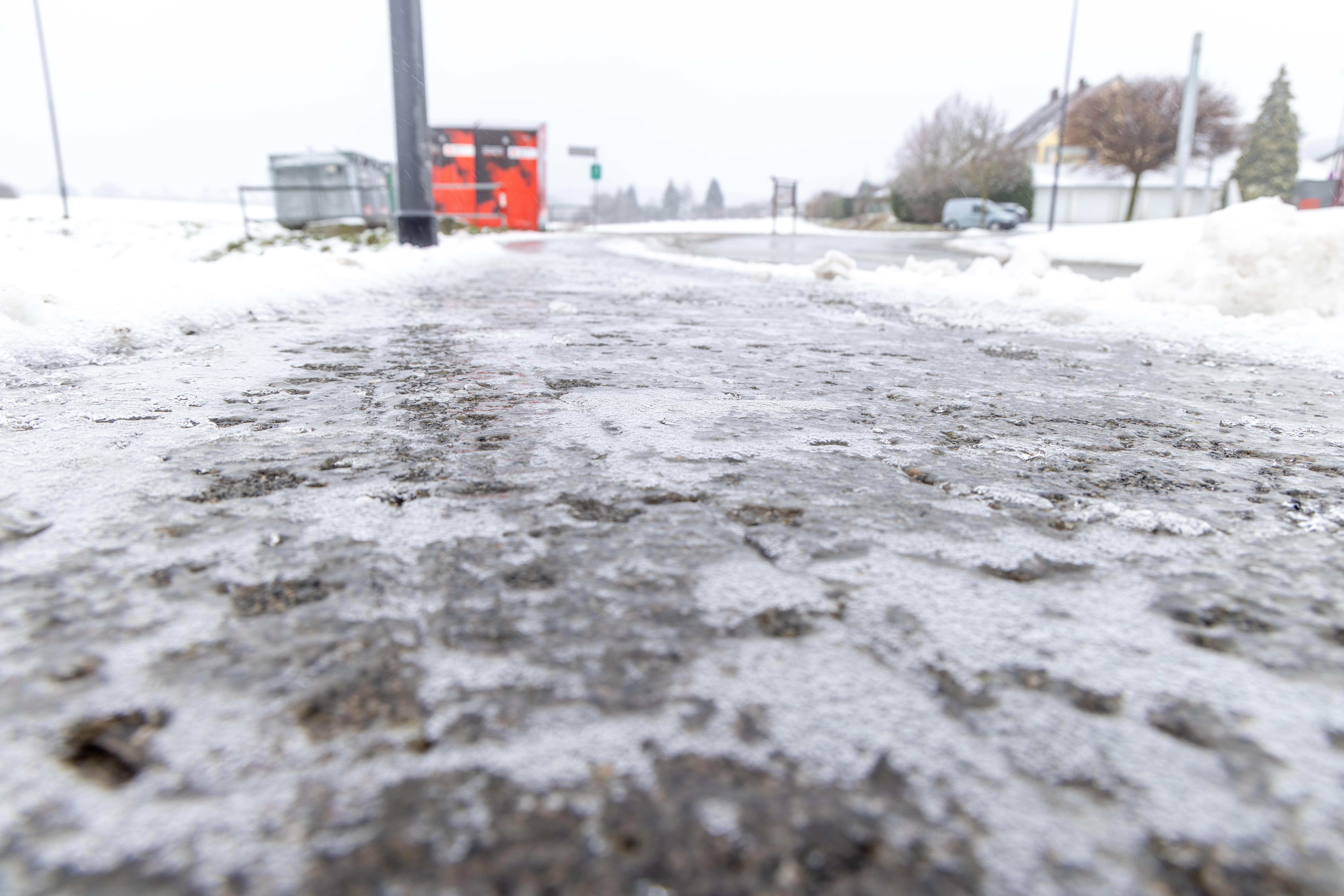 Glatteis durch gefrierenden Regen