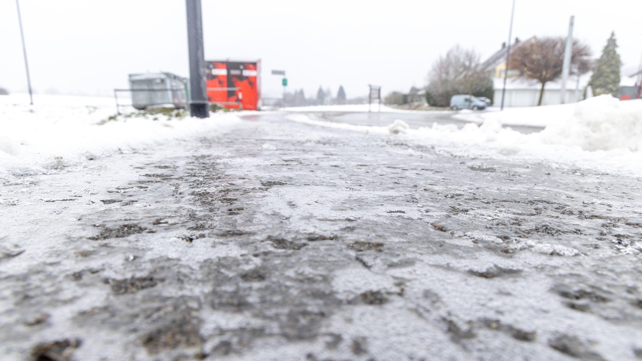 Unwetterwarnung: Wie lange die Glatteis-Gefahr noch anhält