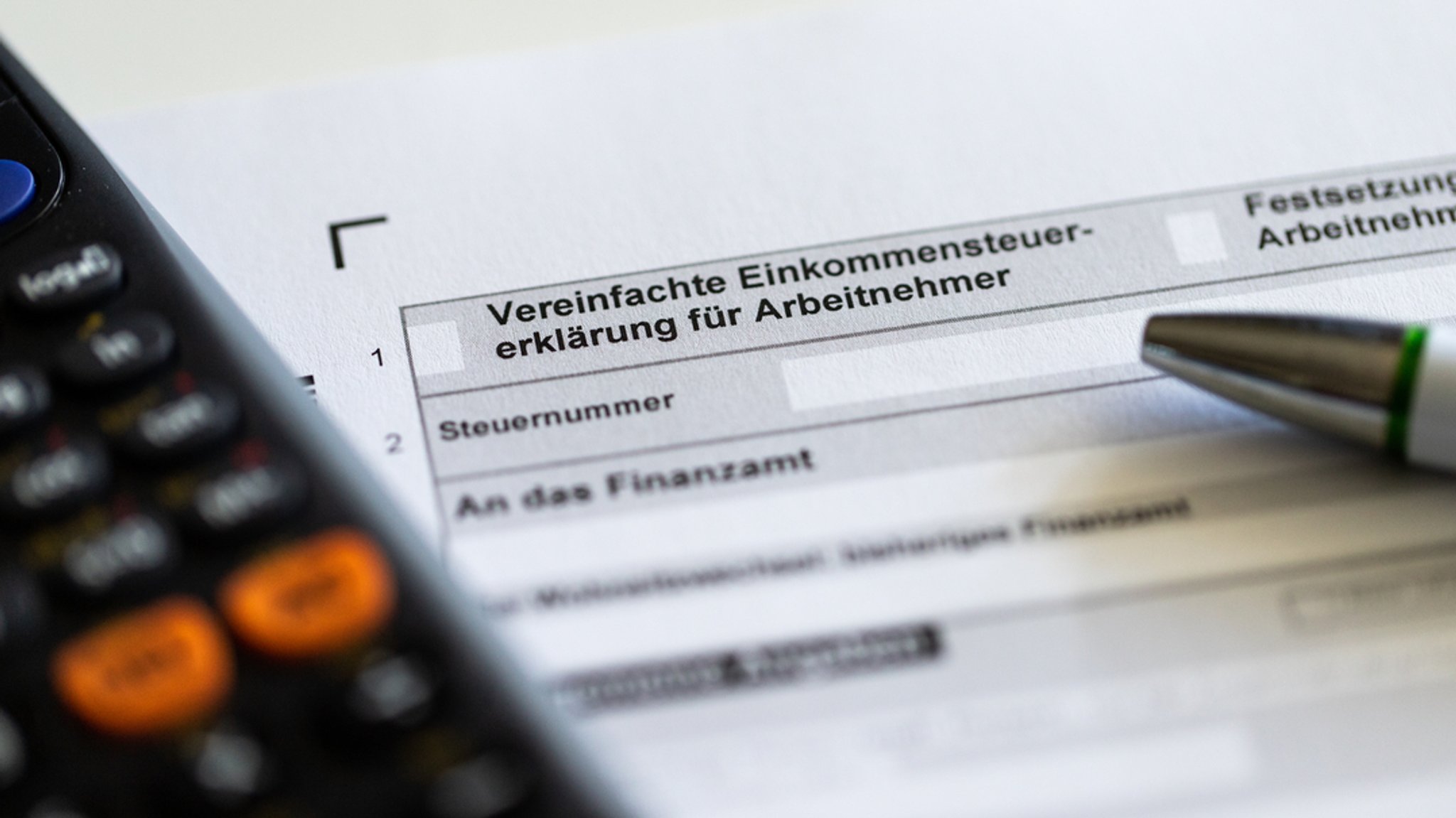 Unterlagen zur Einkommensteuererklärung | Bild: BR/Sylvia Bentele Unterlagen zur Einkommensteuererklärung