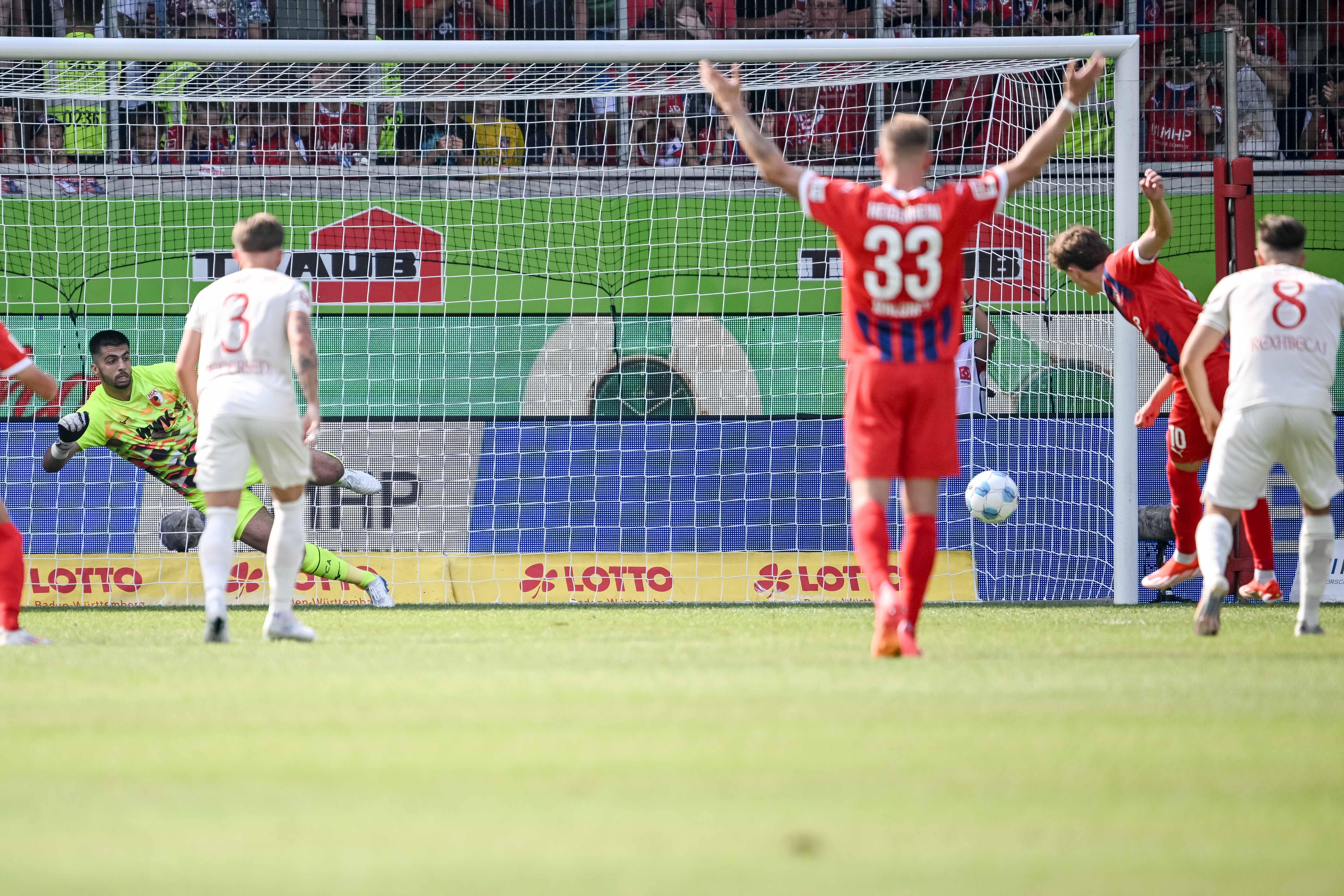 Paul Wanner trifft für Heidenheim gegen den FC Augsburg
