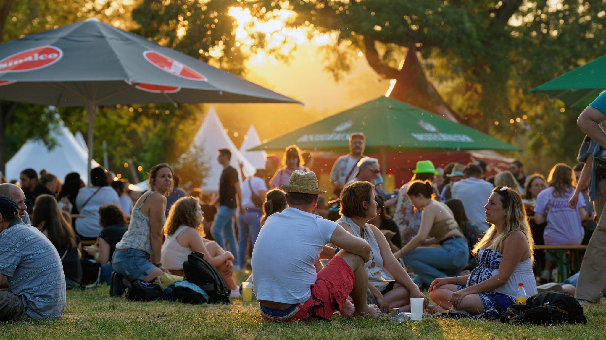 Donnerstagnachmittag ist das Umsonst & Draußen-Festival auf den Mainwiesen in Würzburg gestartet.