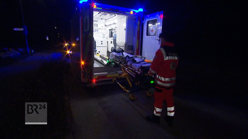 Rettungssanitäter im Einsatz | Bild: BR Rettungssanitäter im Einsatz