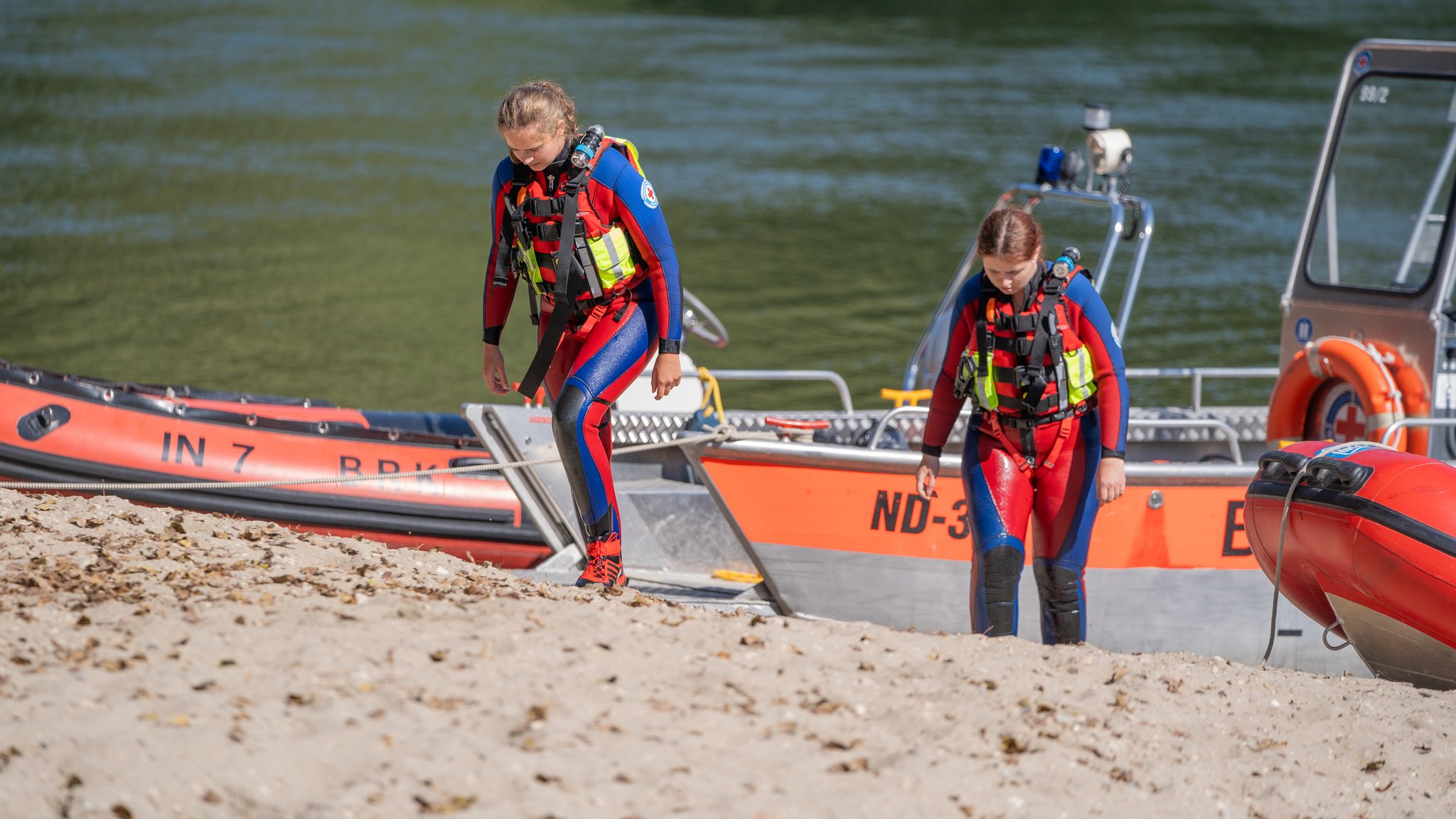 Suche nach zwei Vermissten in der Donau: Rettungskräfte im Einsatz