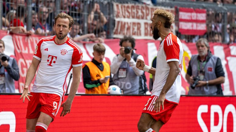 Harry Kane und Eric Maxim Choupo-Moting bejubeln einen Treffer des FC Bayern | Bild:picture alliance / kolbert-press | kolbert-press/Ulrich Gamel