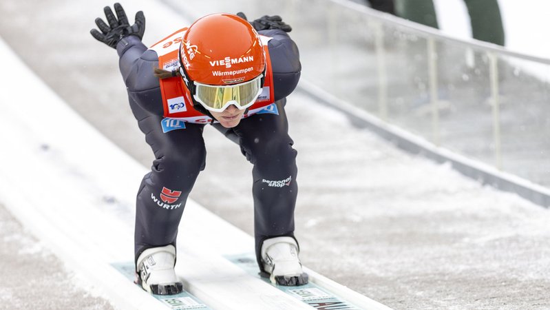 20.12.2024, Schweiz, Engelberg: Selina Freitag aus Deutschland beim Trainingsspringen des FIS Skisprung Weltcups der Damen auf der Gross-Titlis Schanze. | Bild: dpa-Bildfunk/Philipp Schmidli 20.12.2024, Schweiz, Engelberg: Selina Freitag aus Deutschland beim Trainingsspringen des FIS Skisprung Weltcups der Damen auf der Gross-Titlis Schanze.