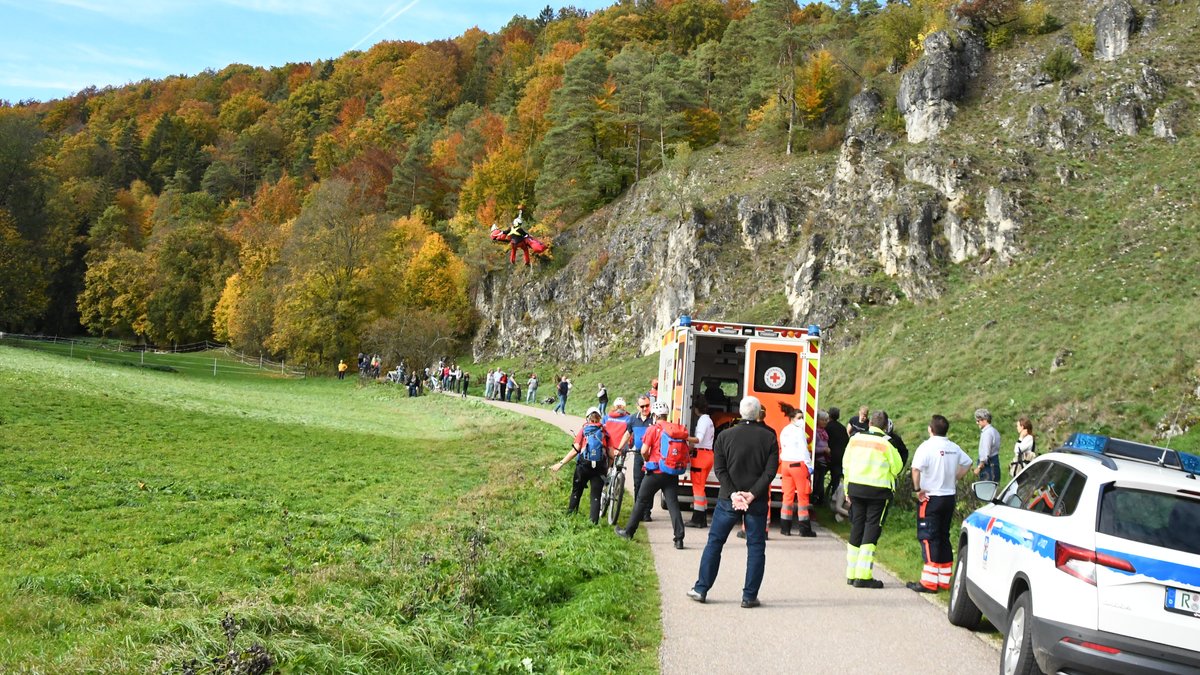 Hubschrauber fliegt mit verletzter Frau ins Tal