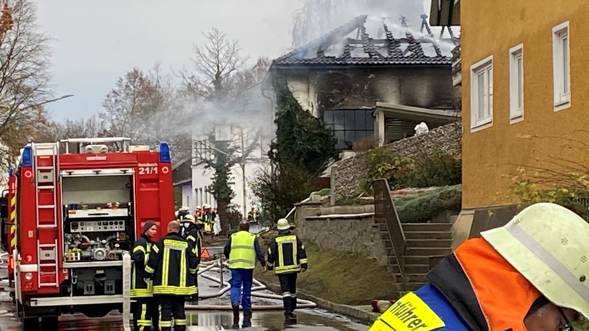 Löscharbeiten in Obermünchsdorf.