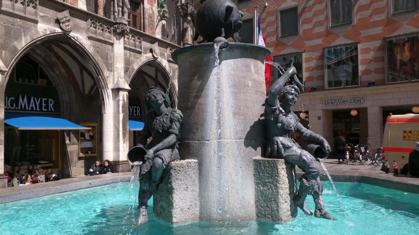 With a timer: Munich turns the Fish Fountain back on