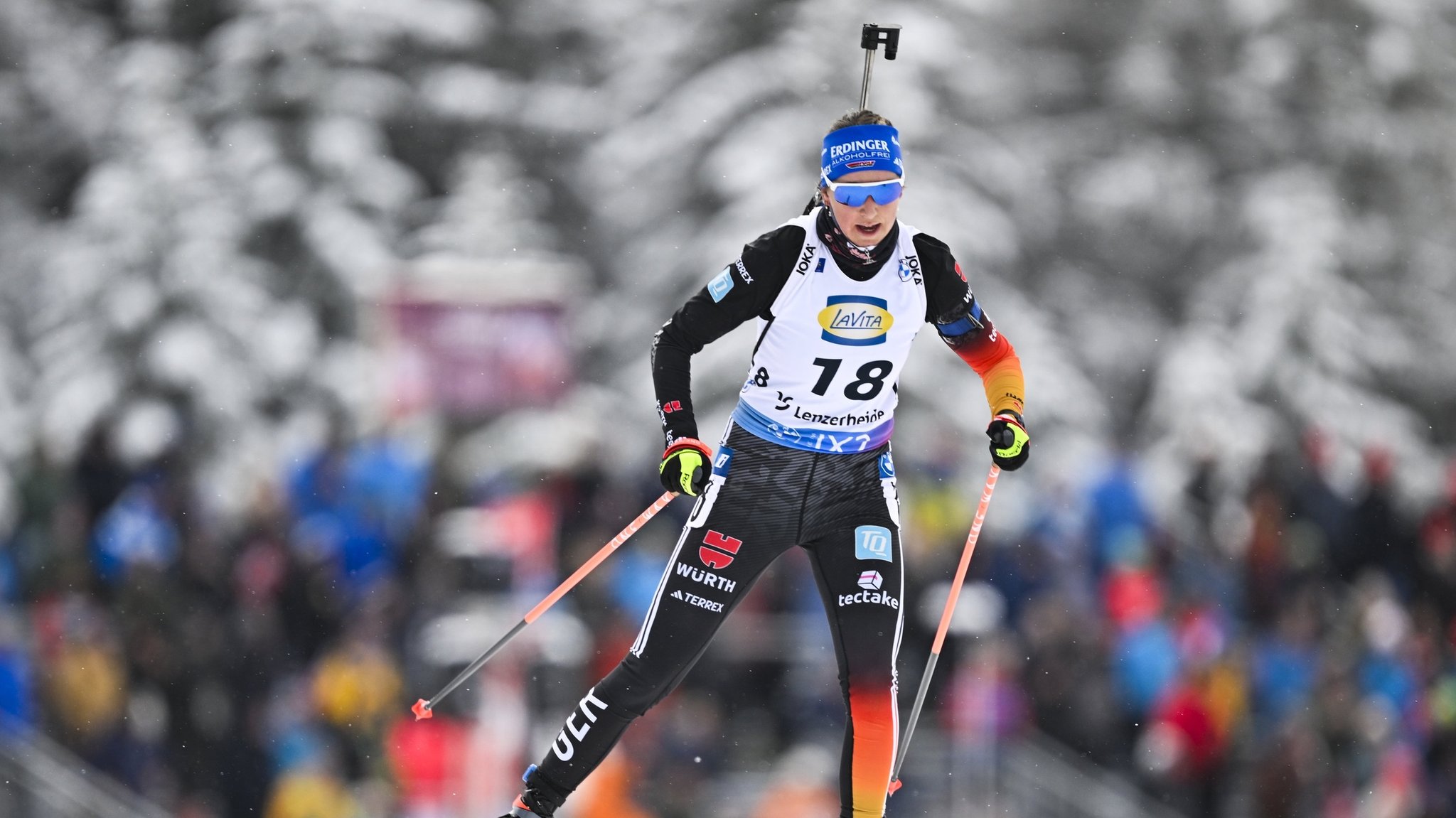 14.12.2023, Schweiz, Lenzerheide: Biathlon: Weltcup, Sprint 7,5 km, Damen: Franziska Preuß aus Deutschland in Aktion. Foto: Gian Ehrenzeller/KEYSTONE/dpa +++ dpa-Bildfunk +++