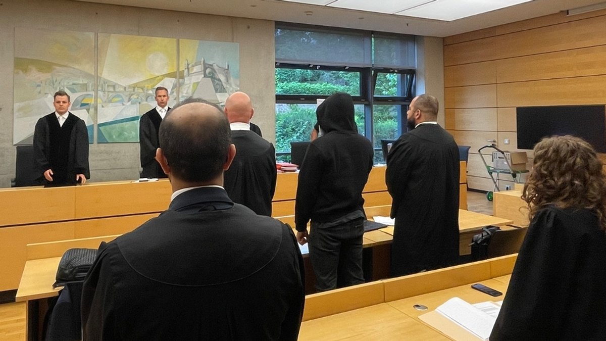 Prozessauftakt am Landgericht Würzburg zu Messerstichen vor einer Würzburger Diskothek