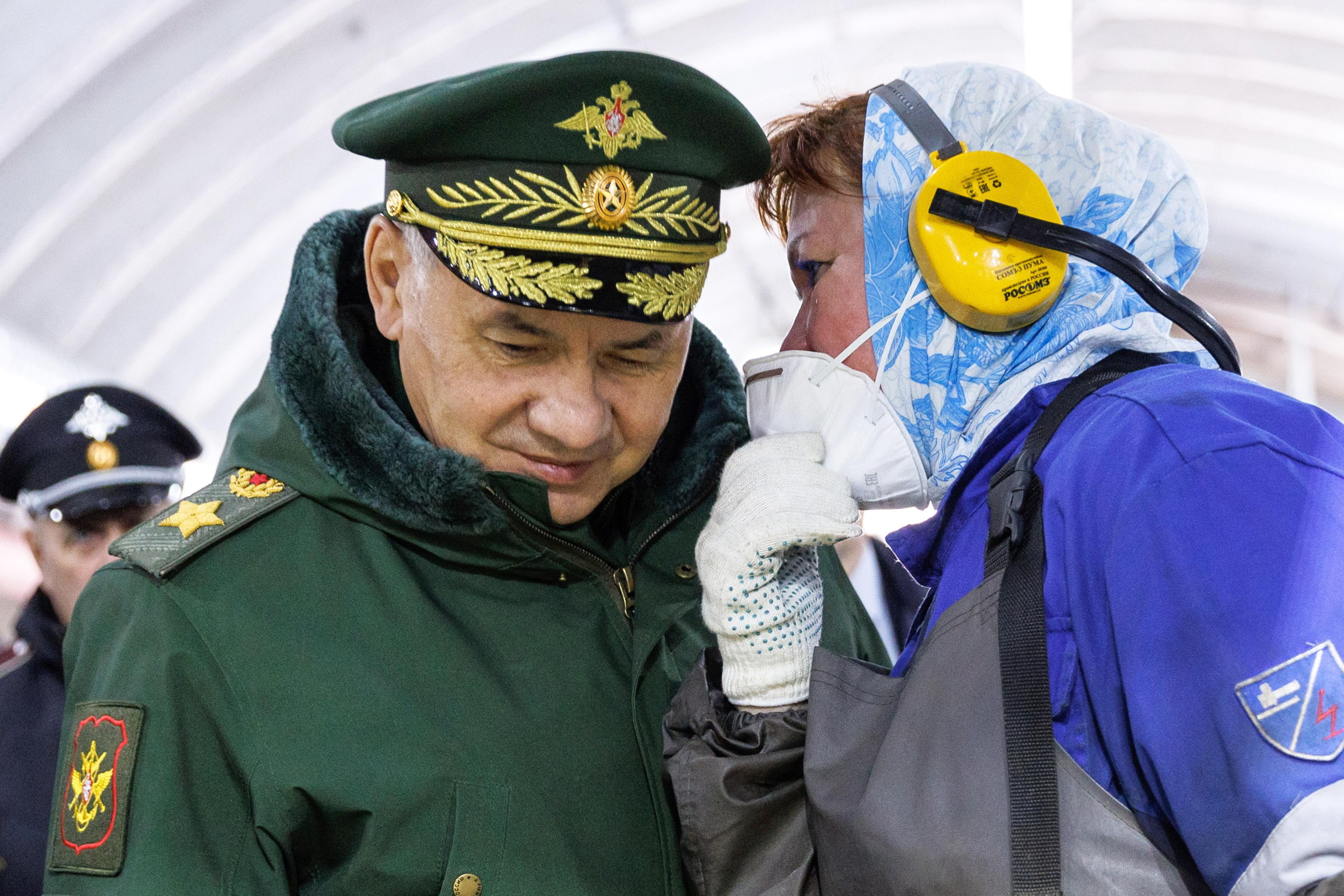 Beim Besuch in einer Munitionsfabrik in Nischni Nowgorod