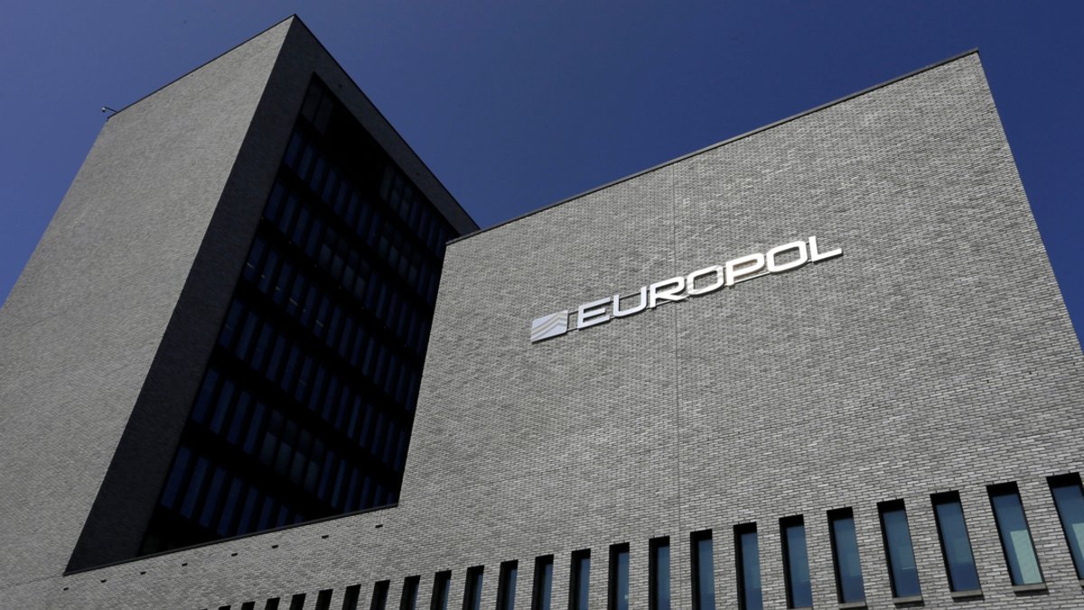 Europol: Mehr als 800 Festnahmen nach internationaler Operation