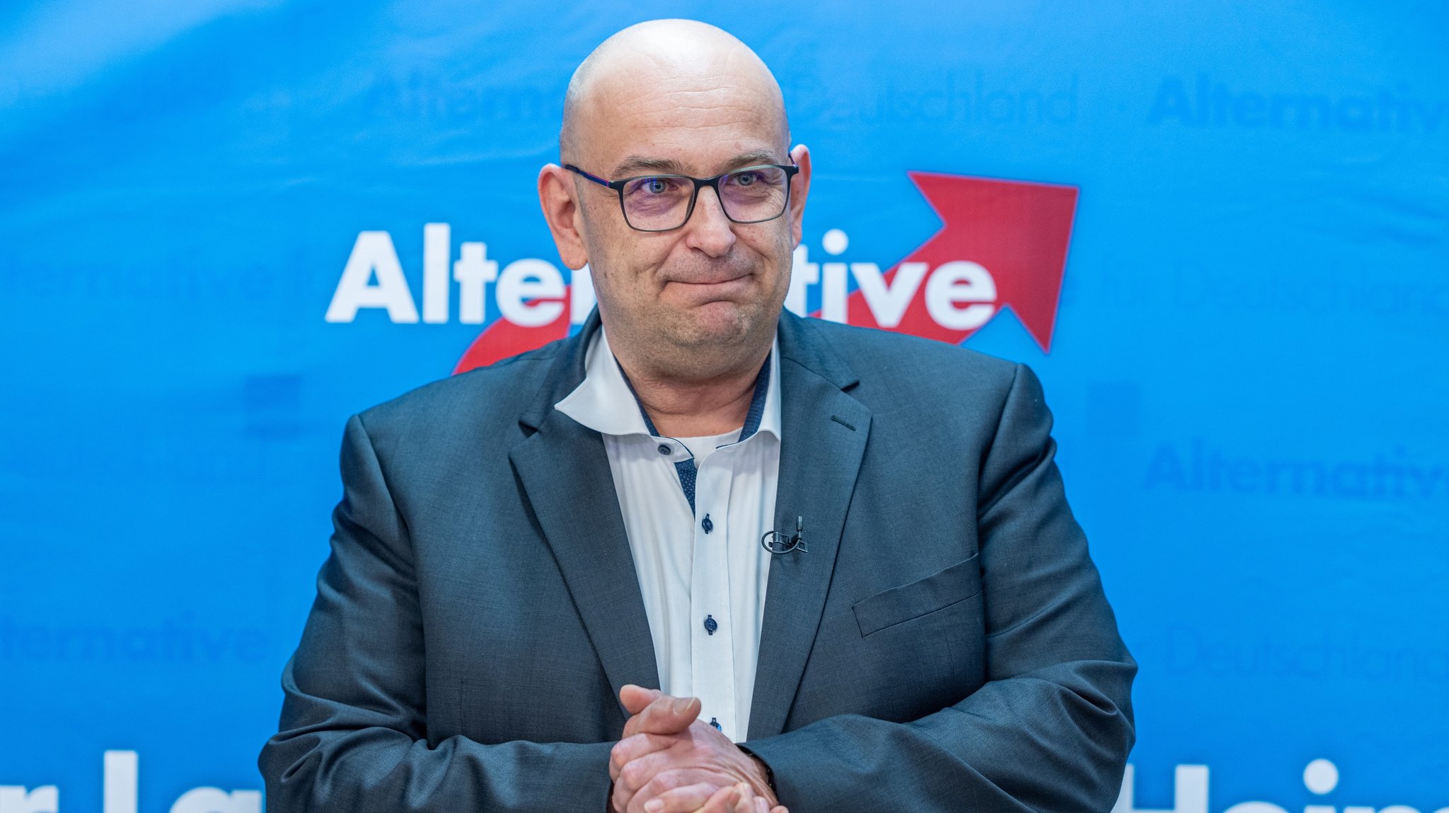 Stephan Protschka, Landesvorsitzender der AfD Bayern, spricht bei einem Pressestatement | Bild: picture alliance/dpa | Armin Weigel Stephan Protschka, Landesvorsitzender der AfD Bayern, spricht bei einem Pressestatement
