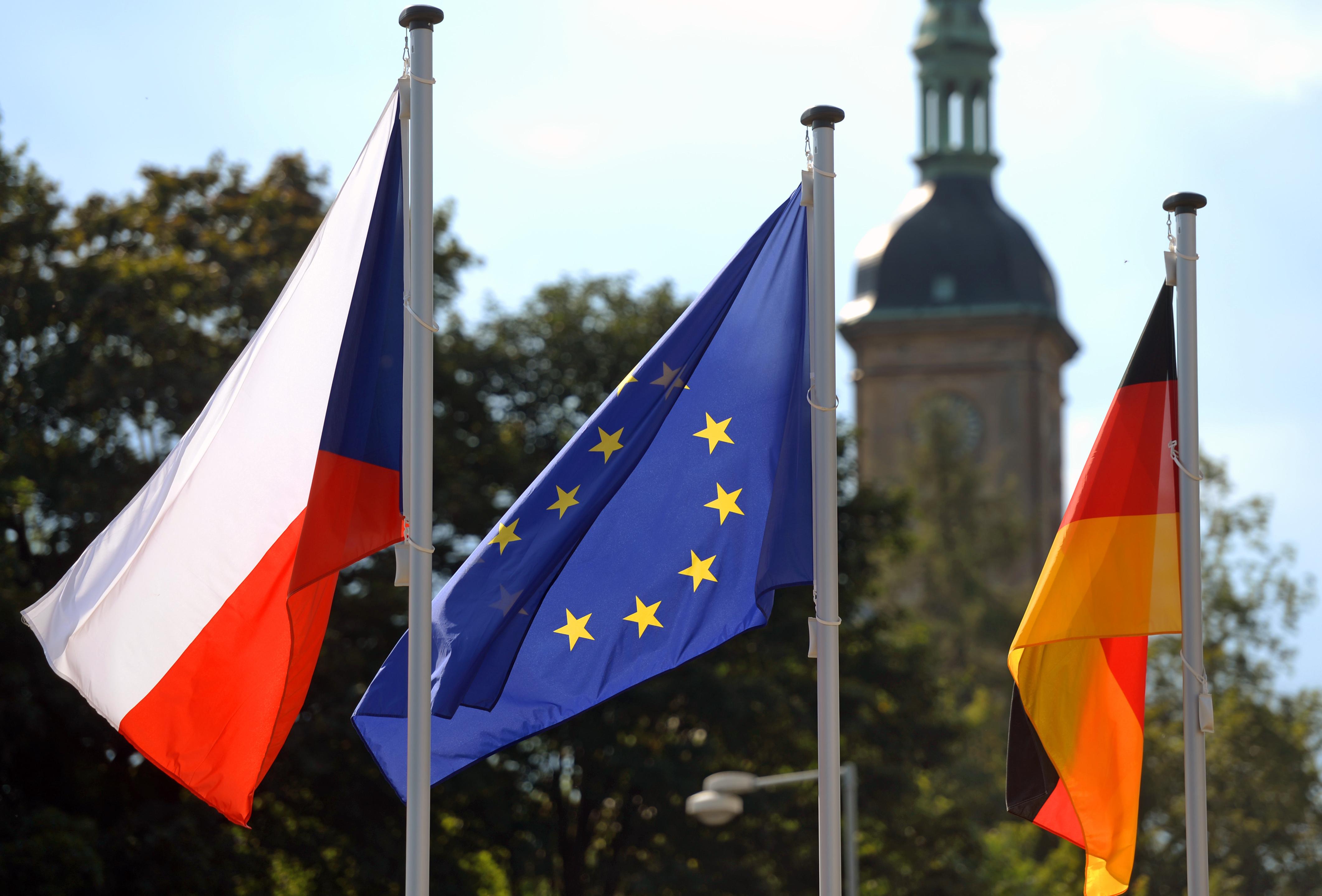 Setkání tří zemí: děti by se měly učit česky