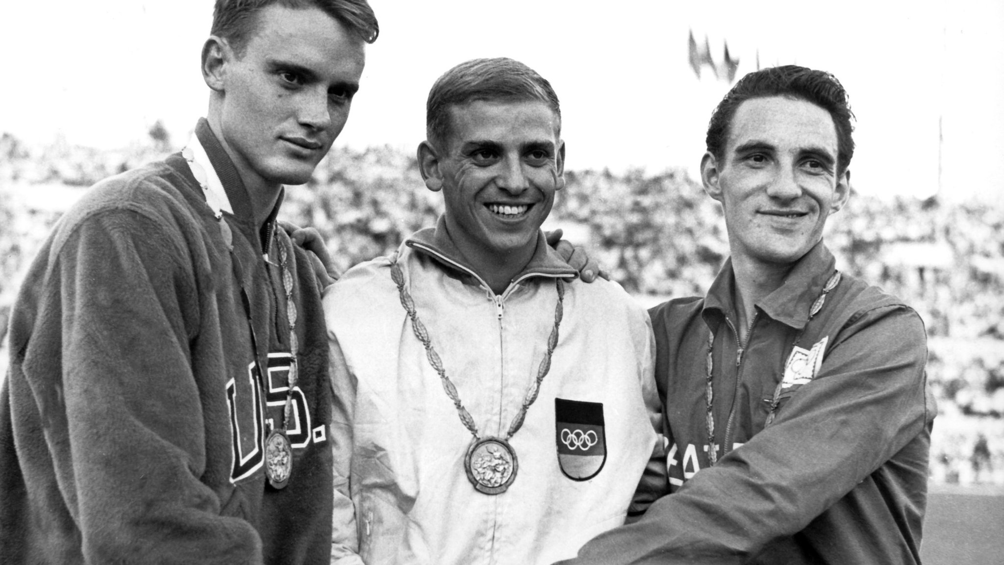 Olympia 1960: Gold-Gewinner Armin Harry (Mitte), Dave Sime (USA, links) und Peter Radford (Großbritannien)