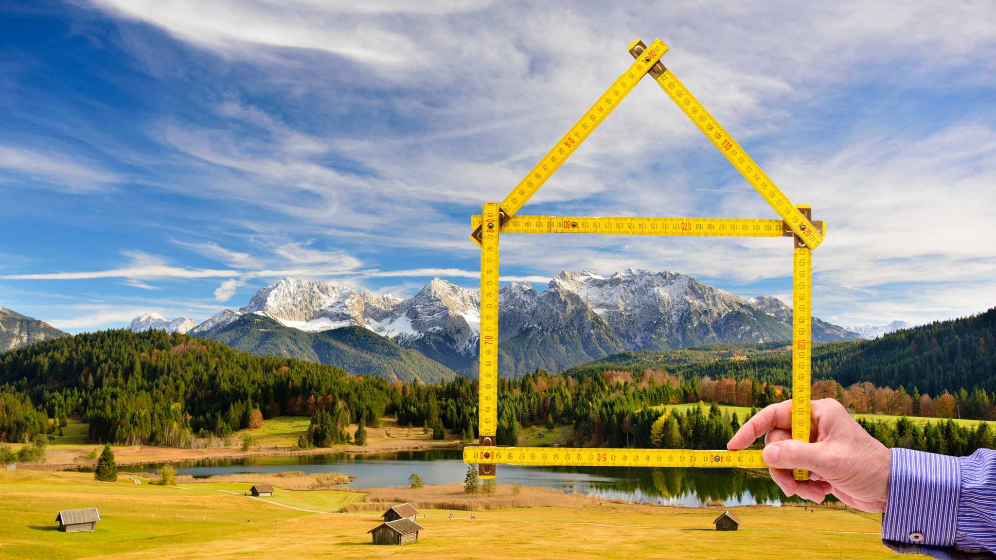 Symbolbild: Beim Bauland in Bayern ist die Preisspanne groß (Fotomontage). | Bild: picture alliance / SZ Photo | Wolfgang Filser Symbolbild: Beim Bauland in Bayern ist die Preisspanne groß (Fotomontage).