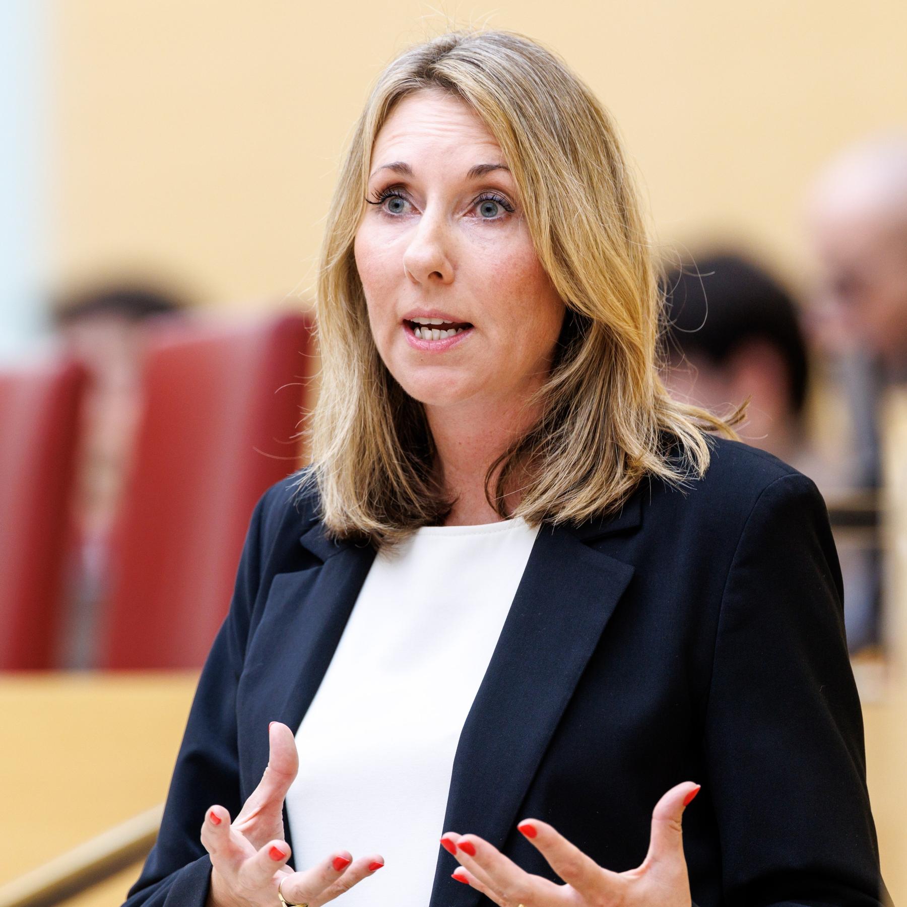 Kultusministerin Stolz (FW): „(…) auch von meiner Seite ein klarer Appell und der Wunsch an die Lehrkräfte, freiwillig auch Stunden aufzustocken“ episode artwork