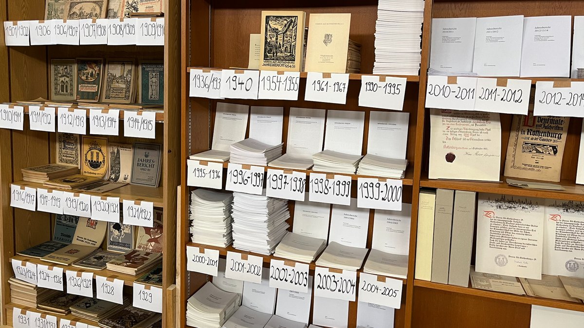 Bücherretter gesucht: 6.000 historische Bände über Rothenburg
