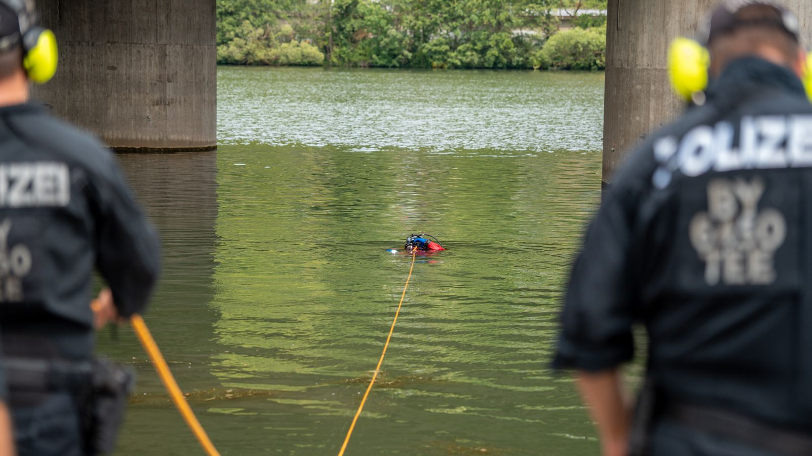 Sabotage cases: Divers search for evidence in the Danube