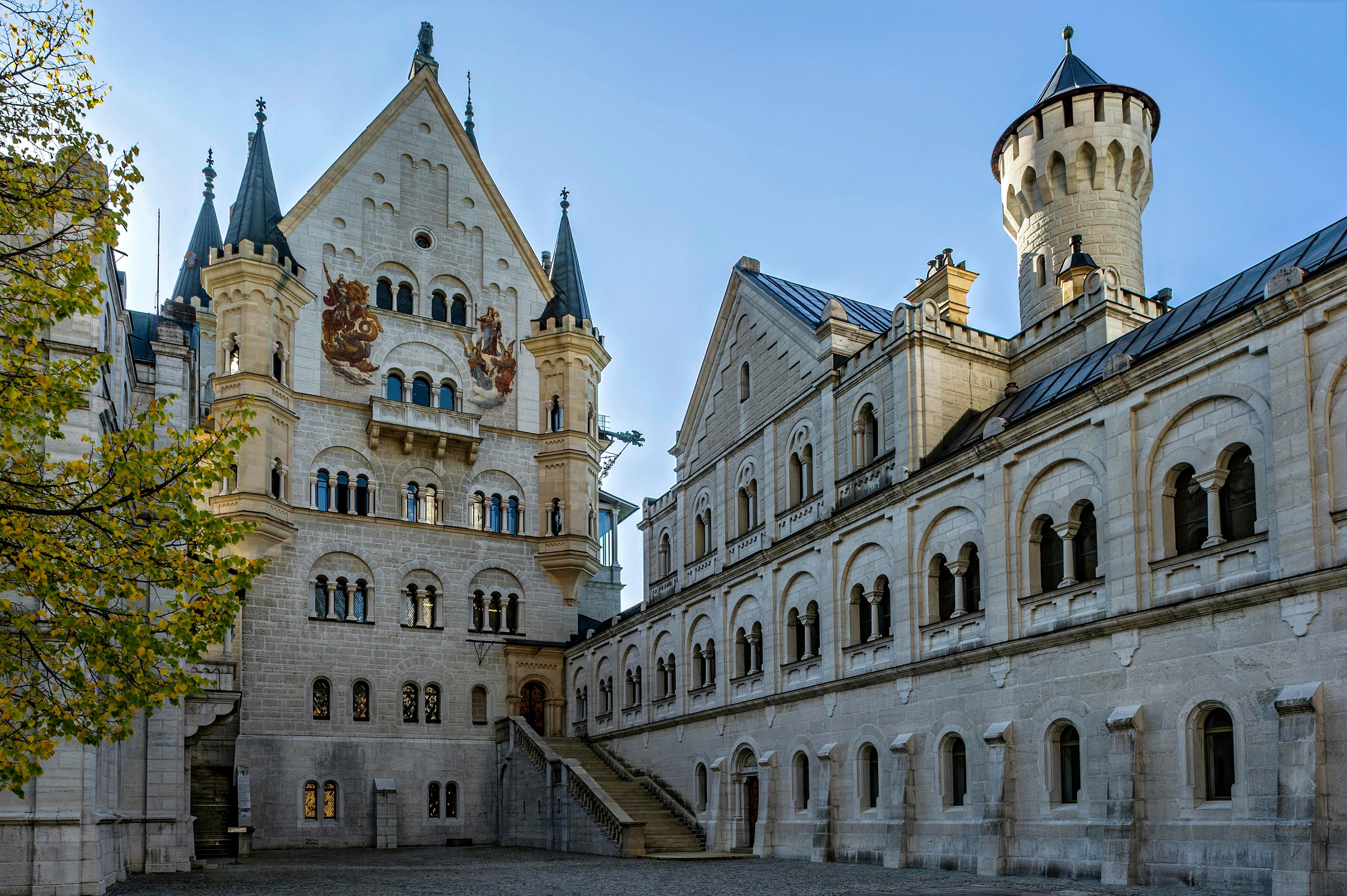 Der obere Schlosshof des Schlosses Neuschwanstein
