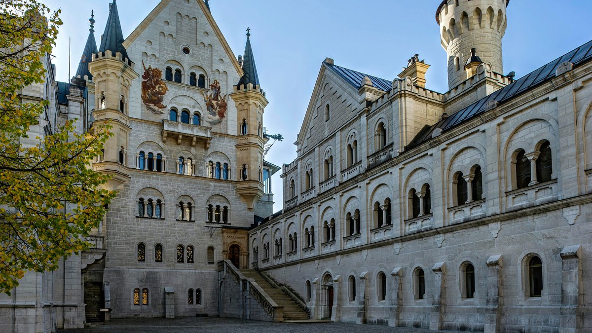 Der obere Schlosshof des Schlosses Neuschwanstein