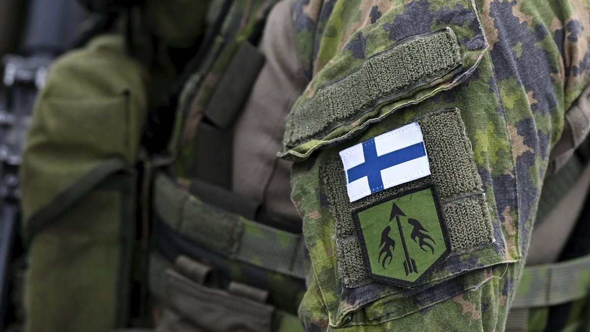 Finnland, Säkylä: Ein Soldat bei einer Krisenmanagementübung der Finnischen Internationalen Bereitschaftstruppe (SKVJ) im Rahmen der Nato Evaluation Level 2 (NEL2) im November 2021.