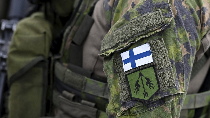 Finnland, Säkylä: Ein Soldat bei einer Krisenmanagementübung der Finnischen Internationalen Bereitschaftstruppe (SKVJ) im Rahmen der Nato Evaluation Level 2 (NEL2) im November 2021.